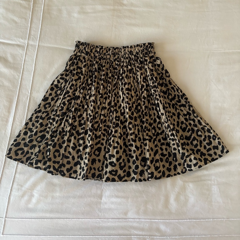 Cheetah print elastic waist mini skirt (no tags) fits like XS